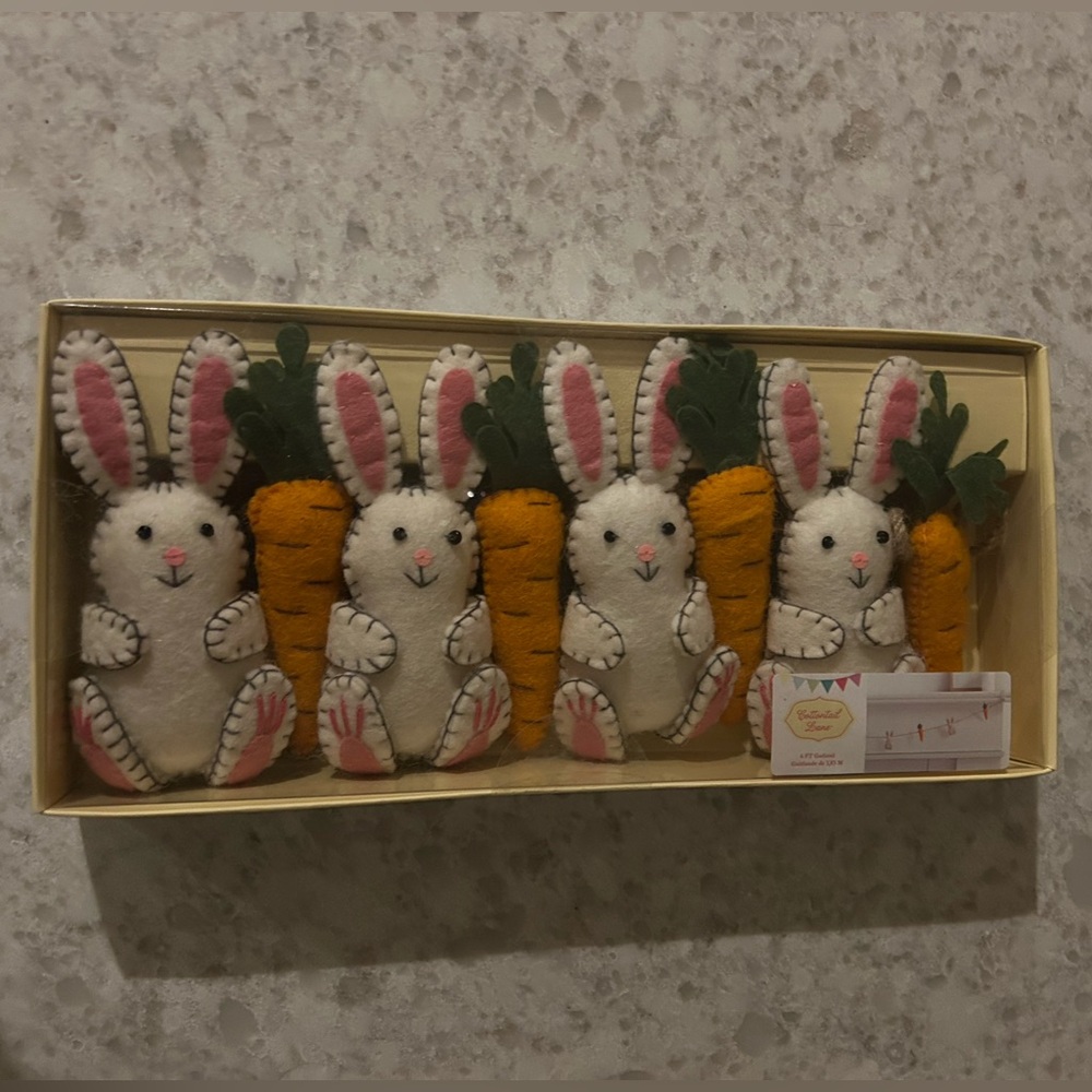 “New” Cottontail Lane Festive Bunny & Carrot 6 ft Garland